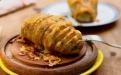 Картошка, запеченная в фольге с сыром и ветчиной