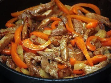 Говяжья печень по-сызрански с картофелем и перцем