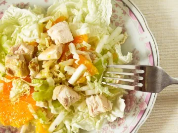 Салат «Экспромт» с картофелем, апельсинами и орехами