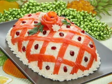 Салат «Принцесса» с курицей и черносливом