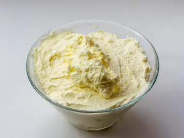 Масляный крем Шарлотт в стеклянной миске