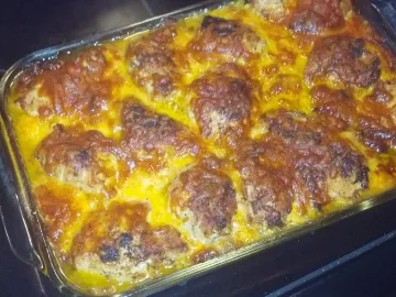 Куриная запеканка с брокколи под сырным соусом в стеклянной форме