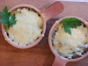 Жюльен с грибами под сырной корочкой в двух кокотницах