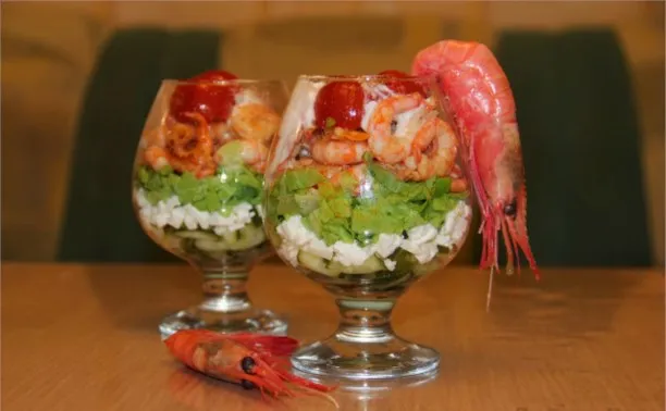 Салат-коктейль из морепродуктов