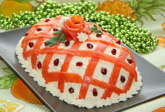 Салат «Принцесса» с курицей и черносливом