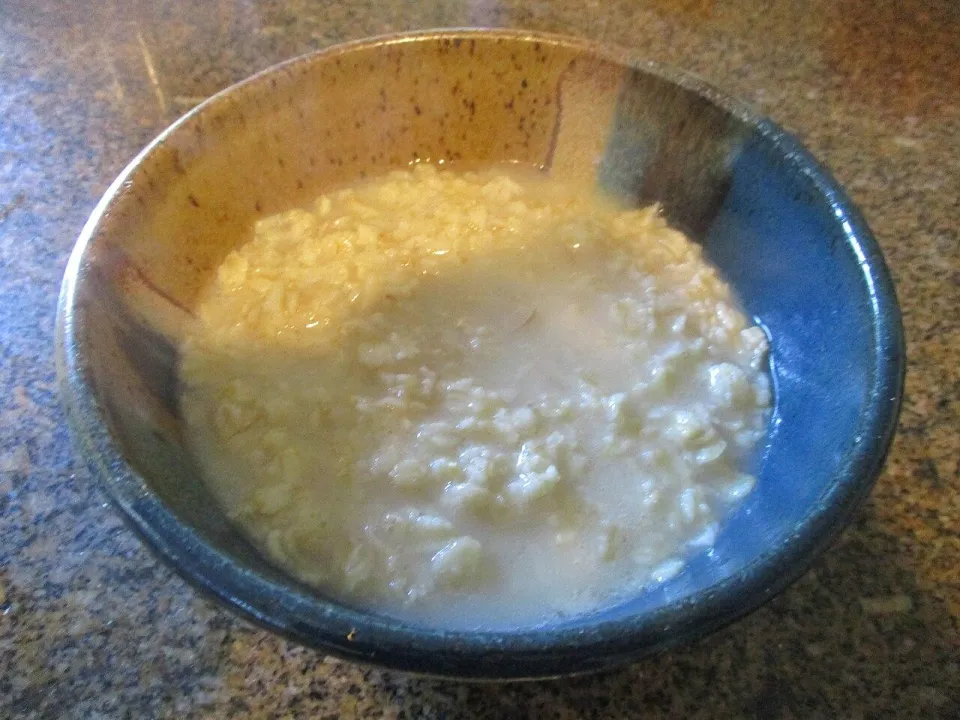Овсяная каша в миске