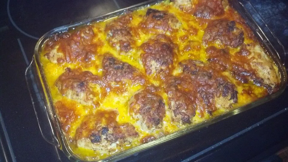 Куриная запеканка с брокколи под сырным соусом в стеклянной форме