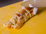 Нарезаем блины на кусочки
